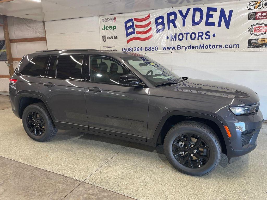new 2025 Jeep Grand Cherokee car, priced at $45,190