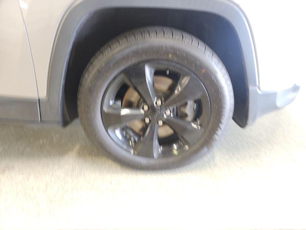 used 2018 Jeep Cherokee car, priced at $20,376