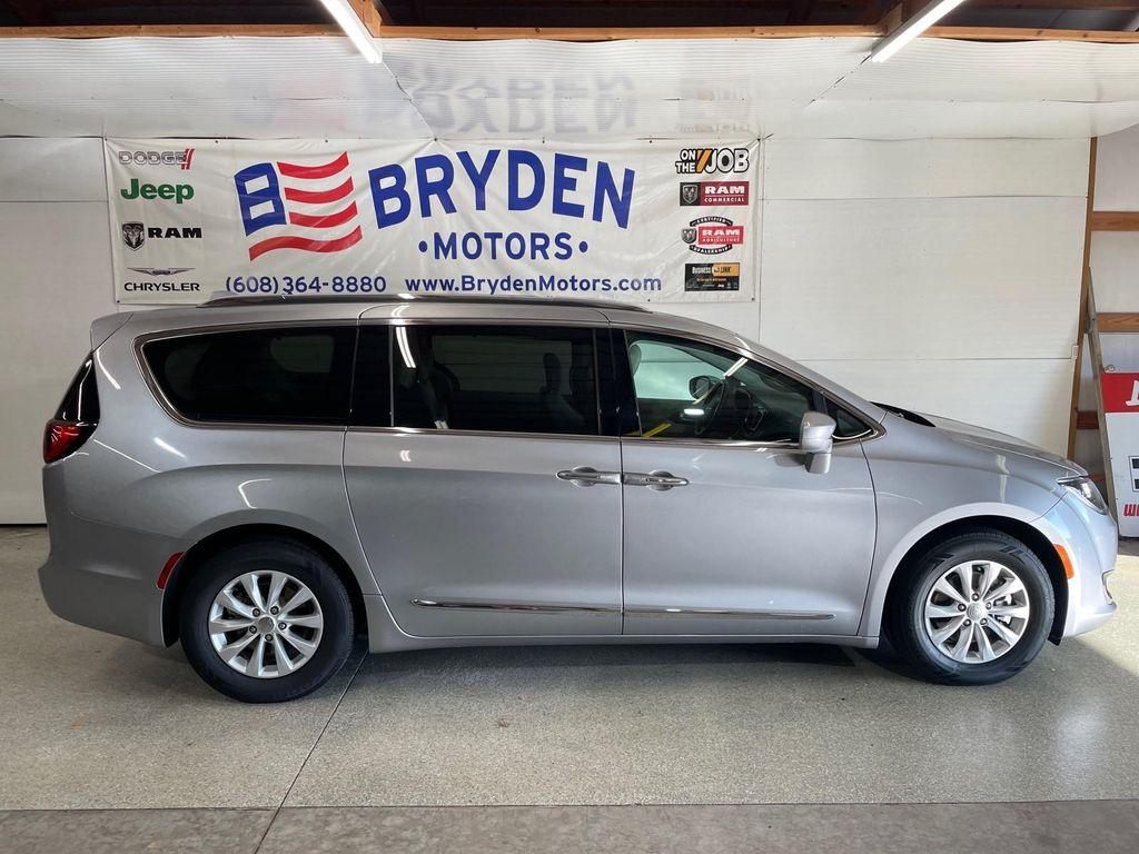 used 2019 Chrysler Pacifica car, priced at $15,783