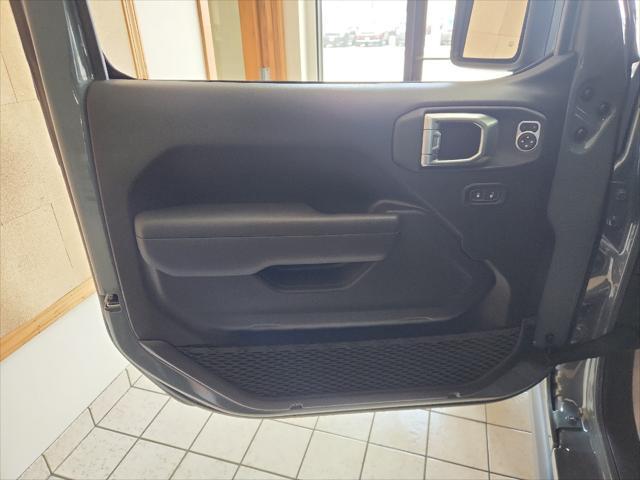 new 2025 Jeep Gladiator car, priced at $42,990