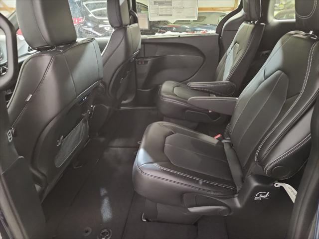 new 2025 Chrysler Pacifica car, priced at $45,865