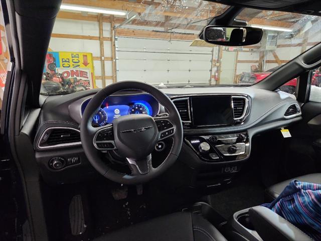 new 2025 Chrysler Pacifica car, priced at $45,865
