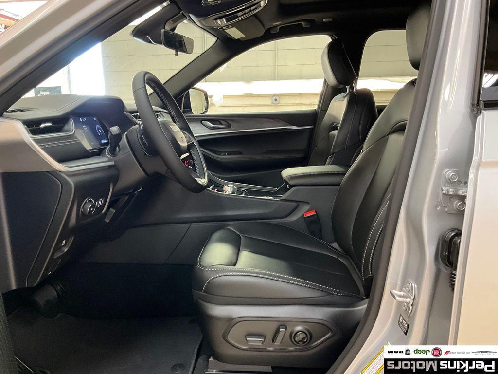 new 2025 Jeep Grand Cherokee car, priced at $46,912