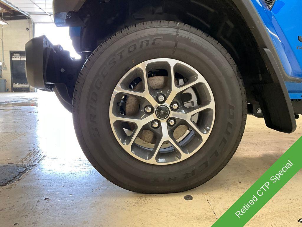 new 2025 Jeep Gladiator car, priced at $41,986