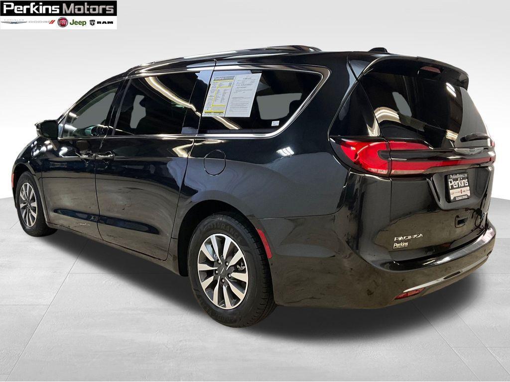used 2021 Chrysler Pacifica Hybrid car, priced at $23,594
