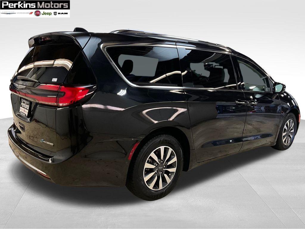 used 2021 Chrysler Pacifica Hybrid car, priced at $23,594