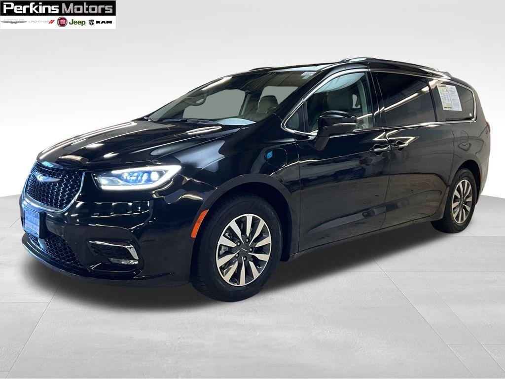 used 2021 Chrysler Pacifica Hybrid car, priced at $23,594
