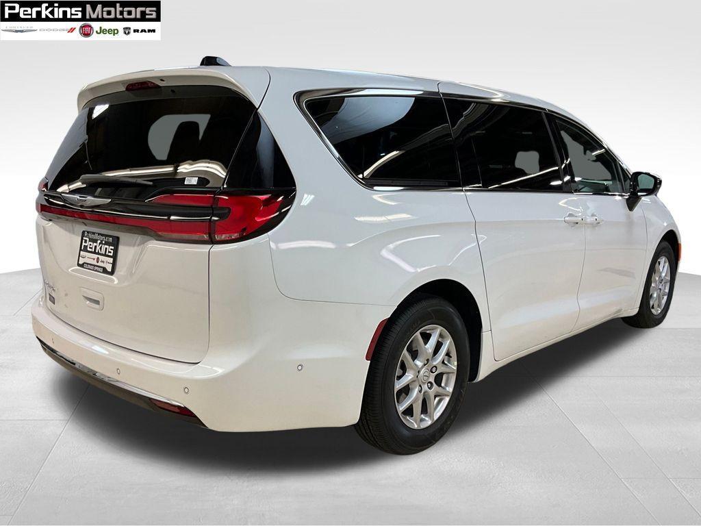 new 2025 Chrysler Pacifica car, priced at $41,471
