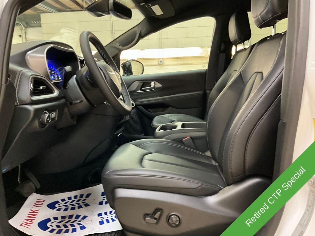 new 2025 Chrysler Pacifica car, priced at $37,098