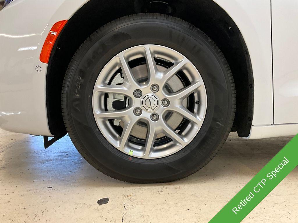 new 2025 Chrysler Pacifica car, priced at $37,098