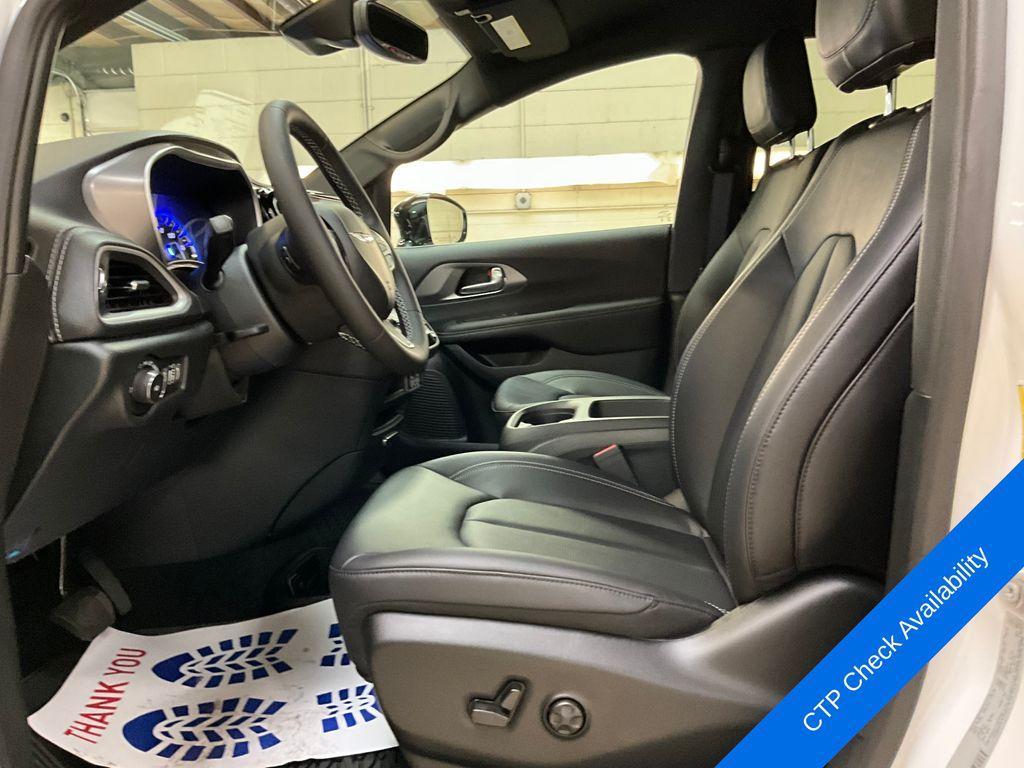 new 2025 Chrysler Pacifica car, priced at $38,721