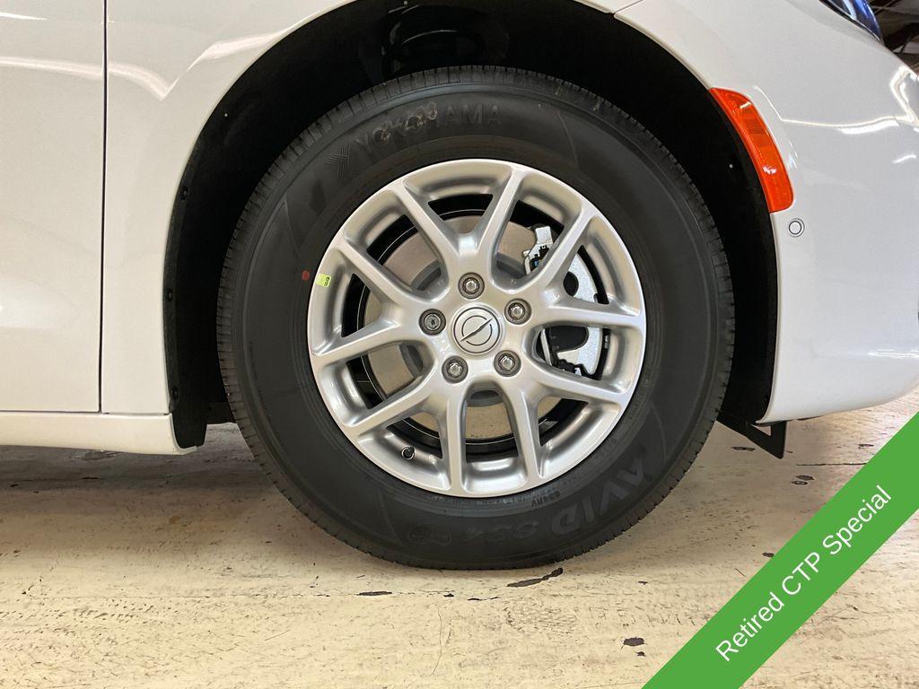 new 2025 Chrysler Pacifica car, priced at $37,098