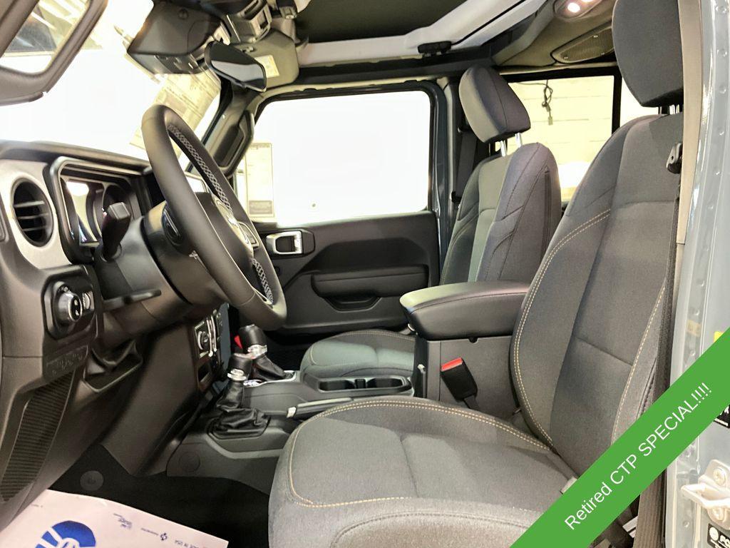 new 2025 Jeep Gladiator car, priced at $41,486