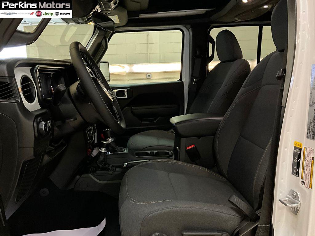 new 2025 Jeep Wrangler car, priced at $47,091