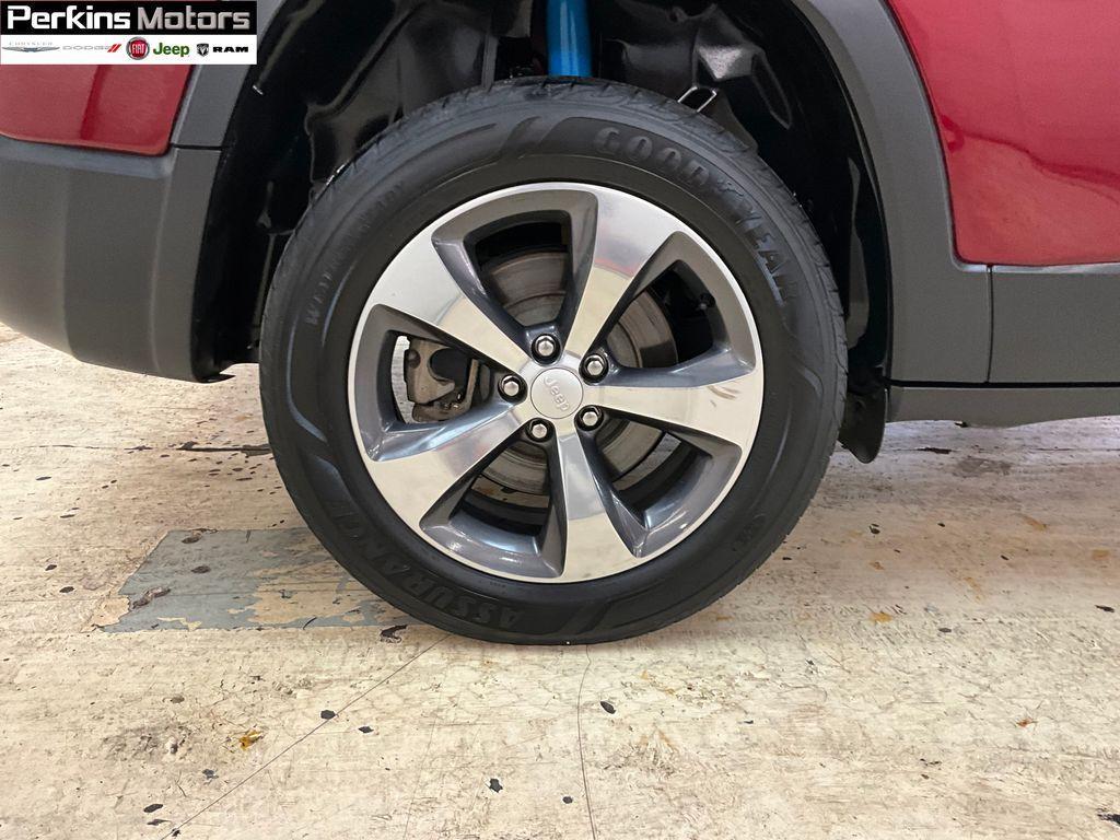 used 2020 Jeep Cherokee car, priced at $15,294