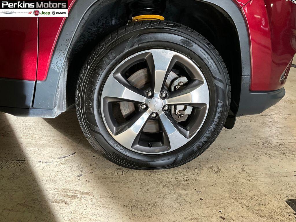 used 2020 Jeep Cherokee car, priced at $15,294