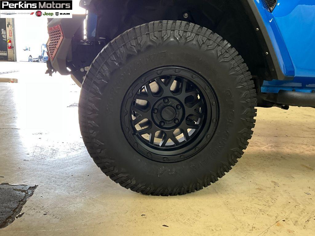 used 2022 Jeep Gladiator car, priced at $40,642