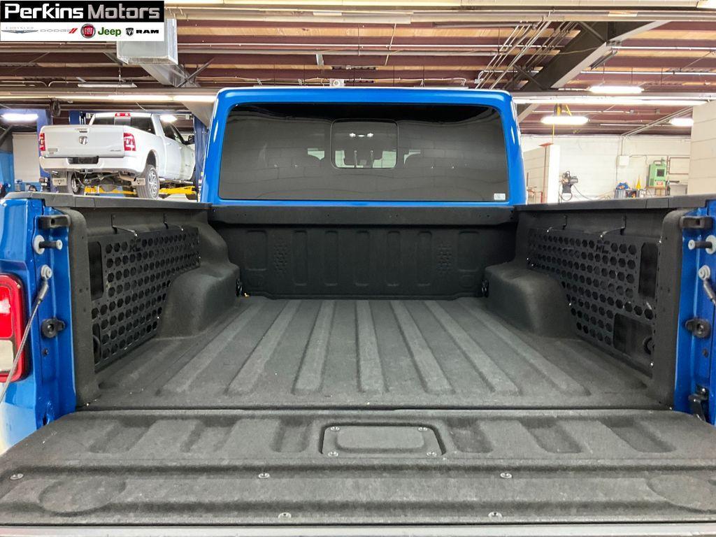 used 2022 Jeep Gladiator car, priced at $40,642