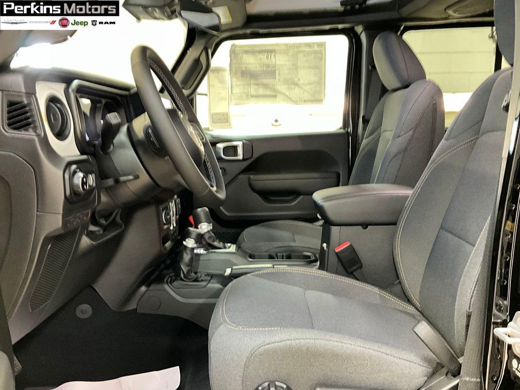 new 2025 Jeep Gladiator car, priced at $42,986