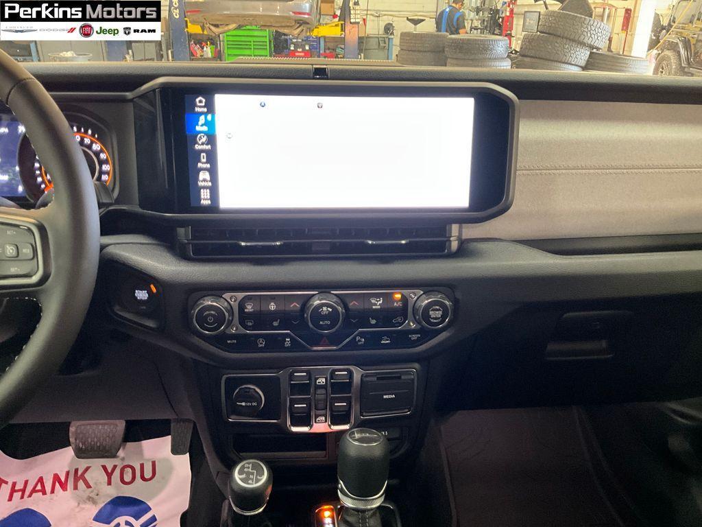 new 2025 Jeep Gladiator car, priced at $42,986