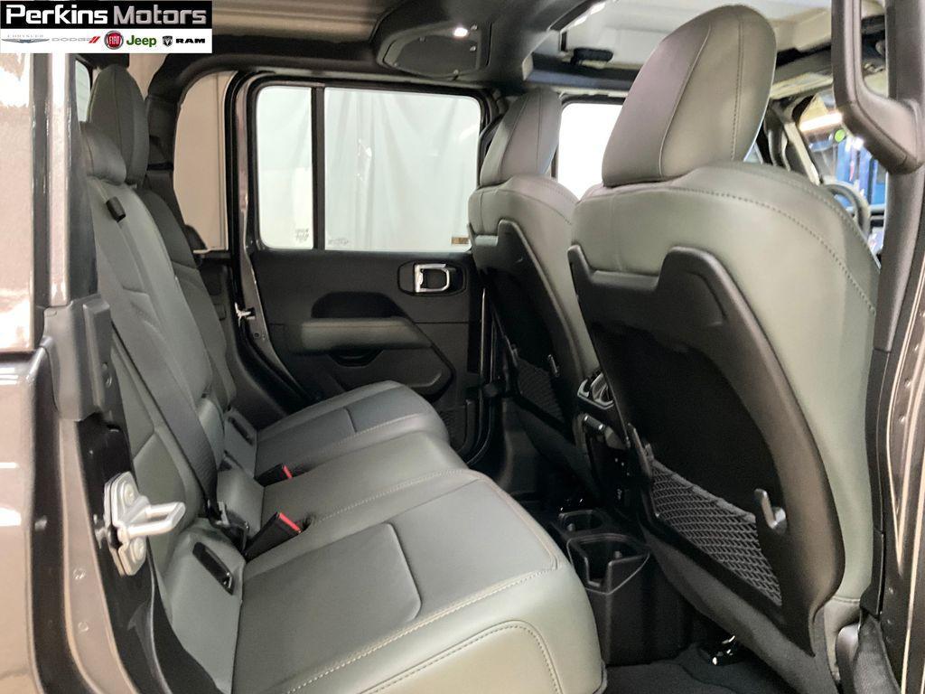 new 2025 Jeep Gladiator car, priced at $51,405