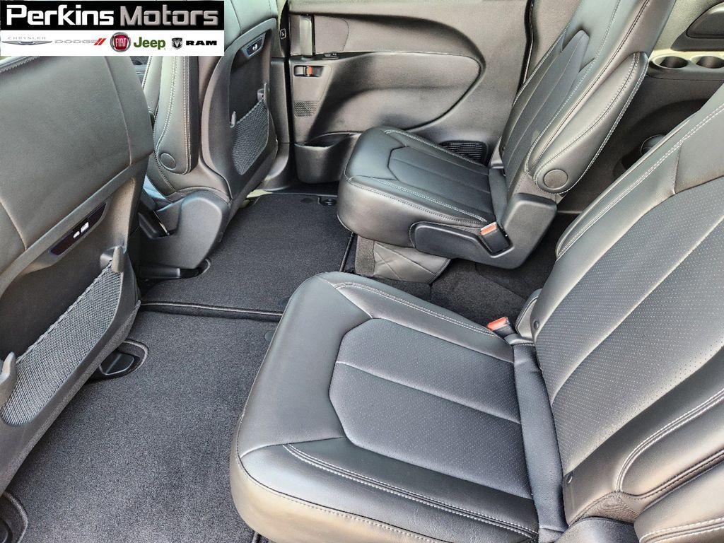 new 2025 Chrysler Pacifica car, priced at $43,640