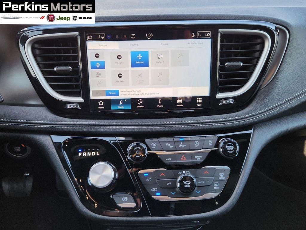 new 2025 Chrysler Pacifica car, priced at $43,640