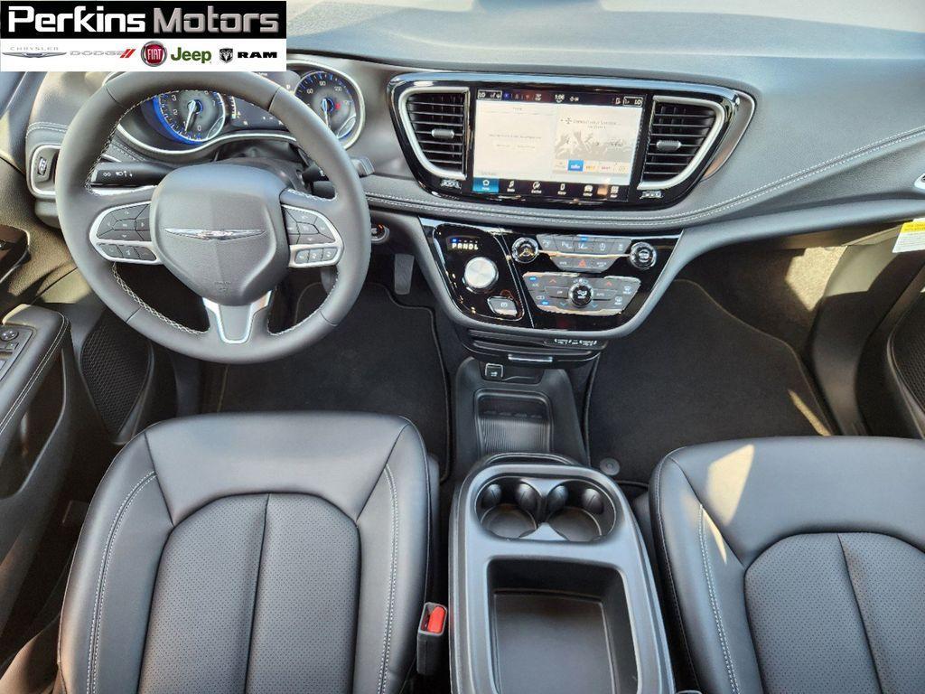 new 2025 Chrysler Pacifica car, priced at $43,640