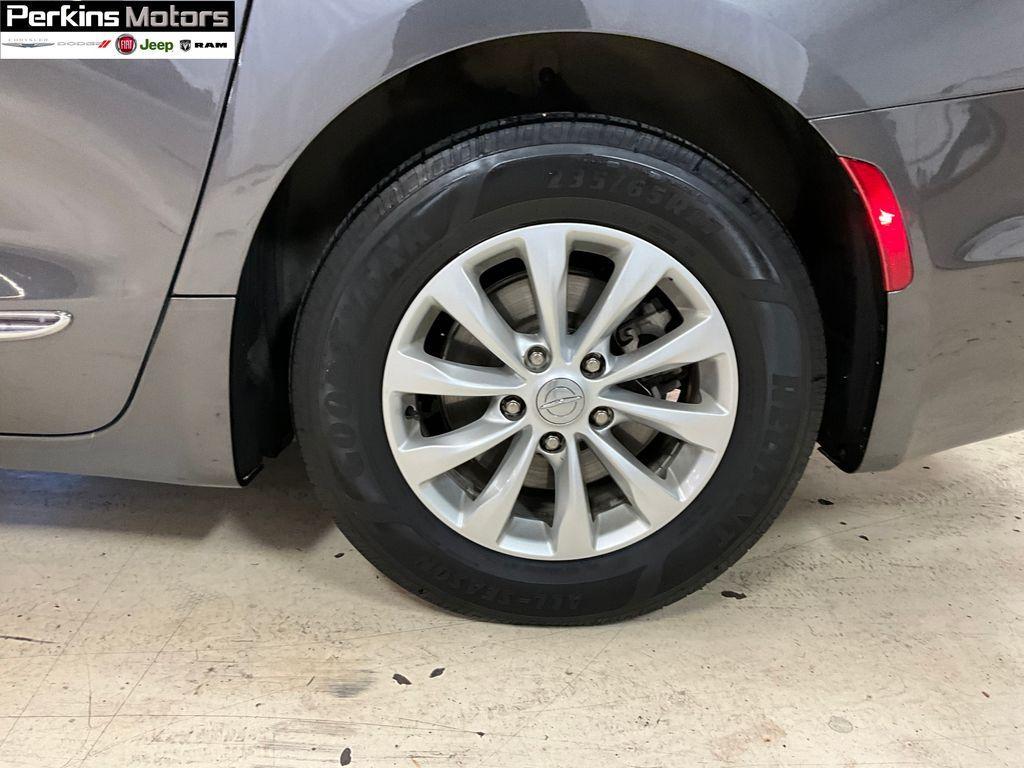 used 2018 Chrysler Pacifica car, priced at $15,594