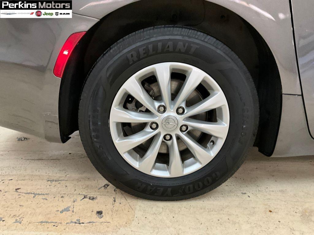 used 2018 Chrysler Pacifica car, priced at $15,594