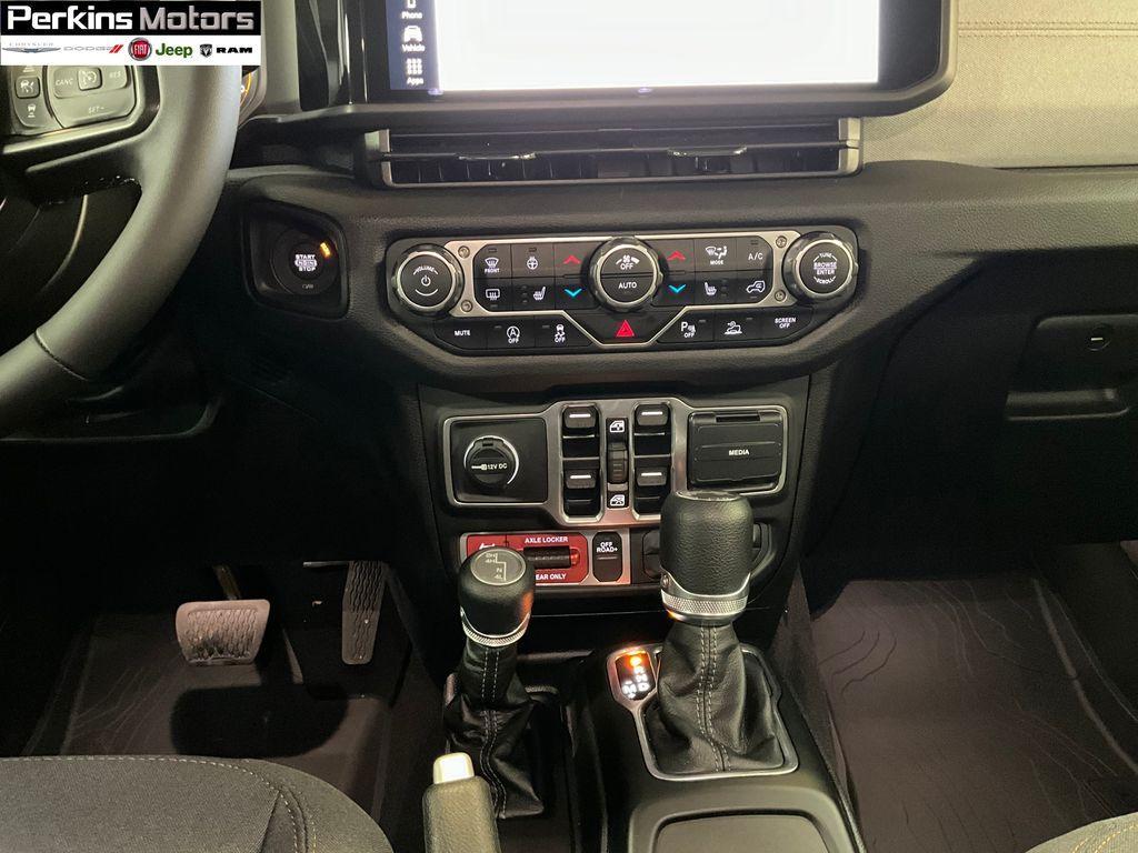 new 2025 Jeep Wrangler car, priced at $44,166