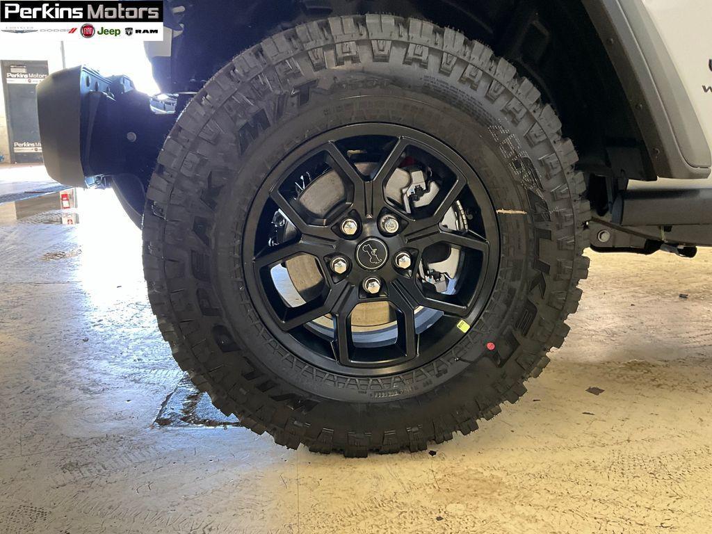 new 2025 Jeep Wrangler car, priced at $44,166