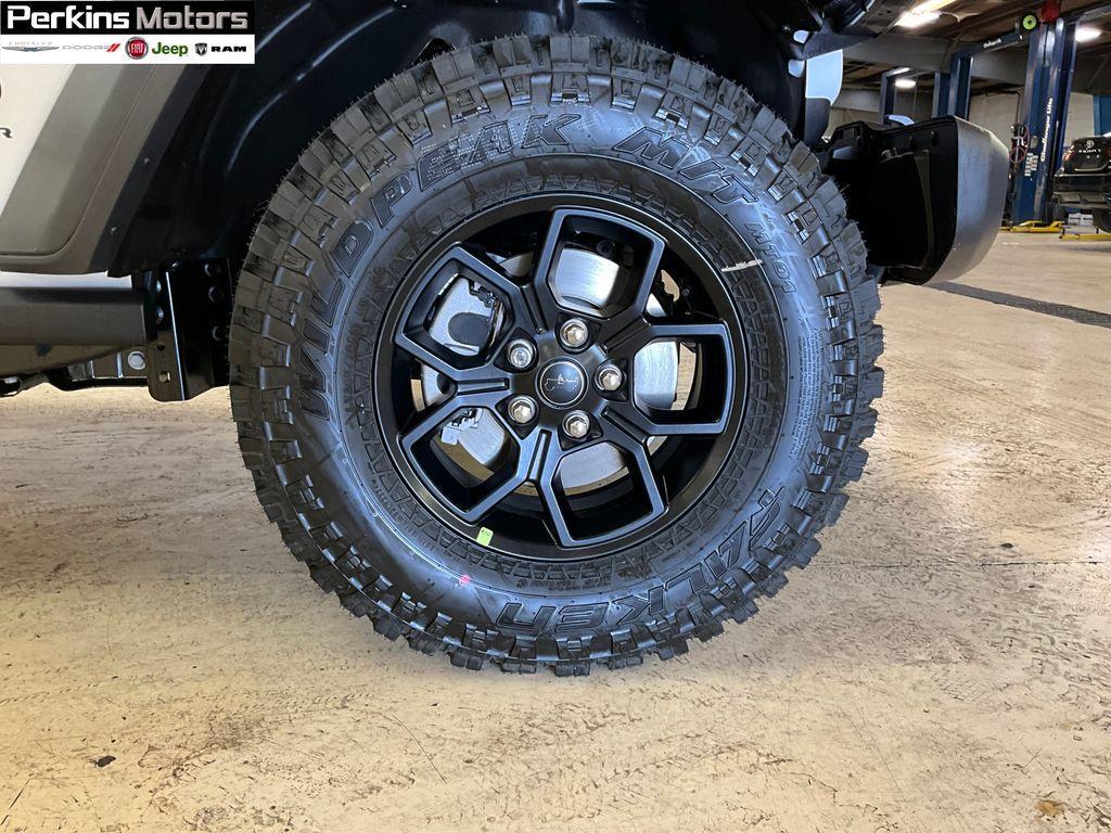 new 2025 Jeep Wrangler car, priced at $44,166