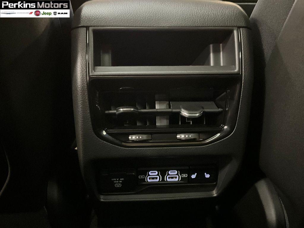 new 2025 Jeep Grand Cherokee car, priced at $46,983
