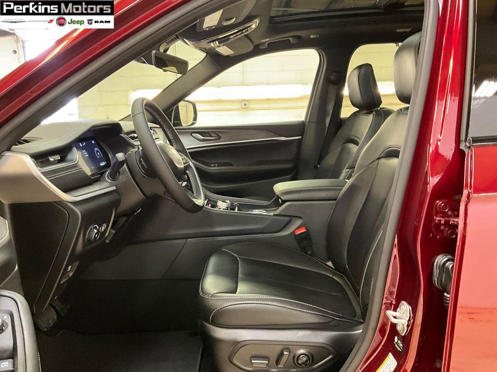 new 2025 Jeep Grand Cherokee car, priced at $46,983