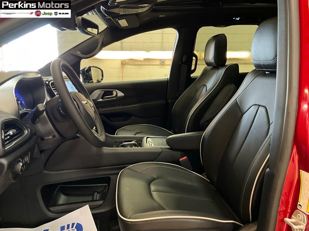 new 2026 Chrysler Pacifica car, priced at $53,677