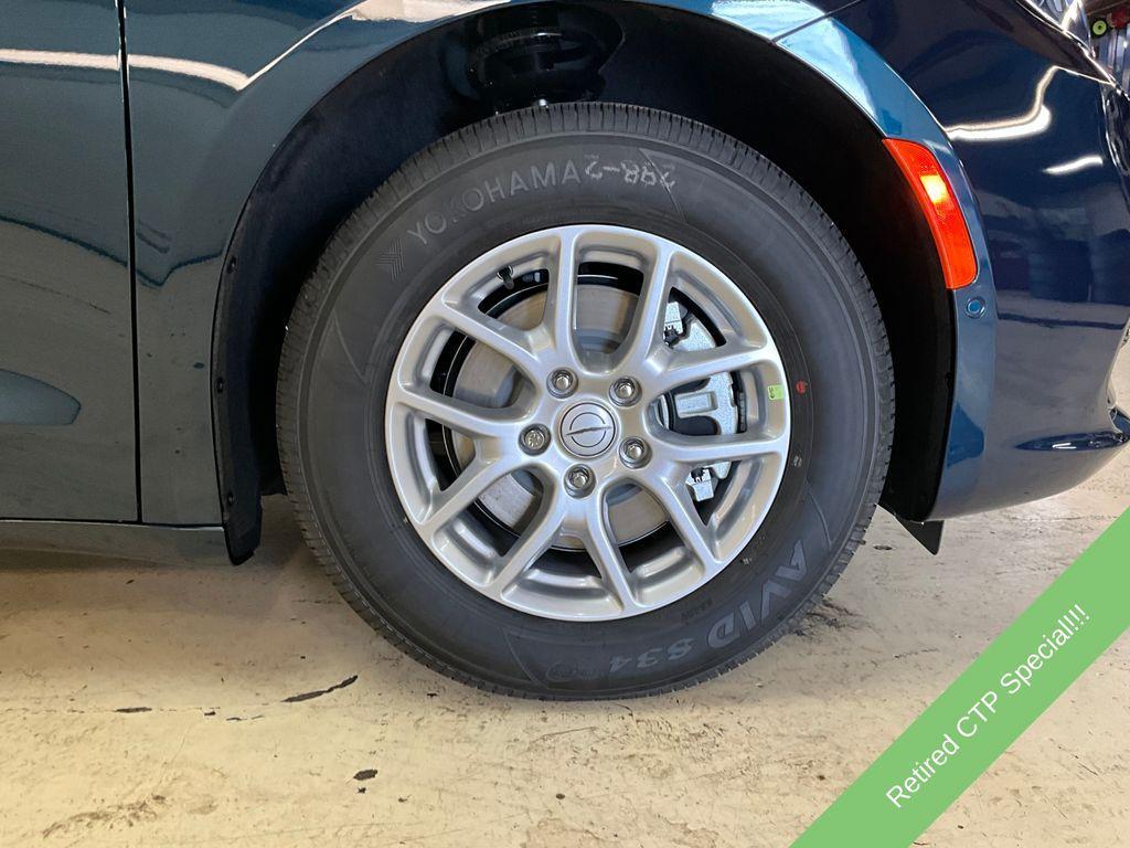 new 2025 Chrysler Pacifica car, priced at $39,167