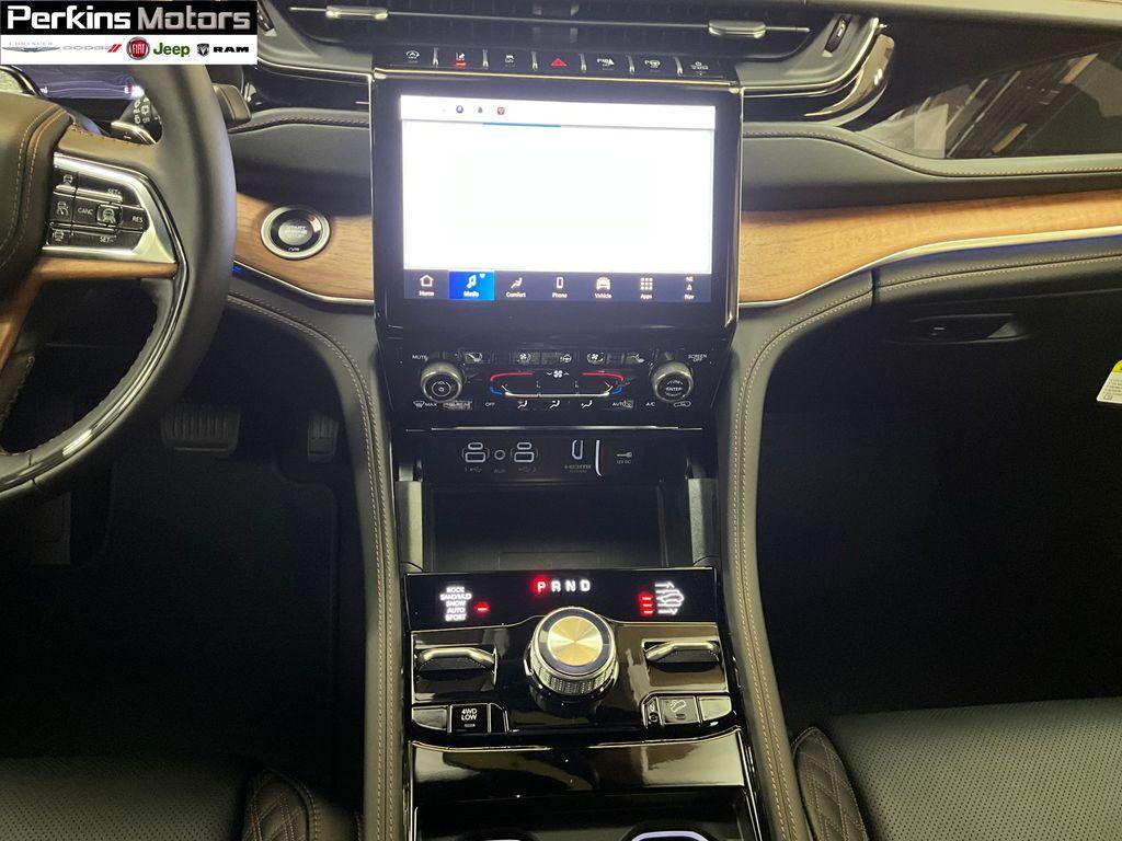 new 2025 Jeep Grand Cherokee L car, priced at $66,718