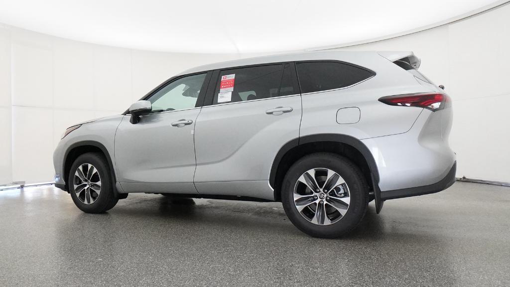 new 2025 Toyota Highlander car, priced at $46,921