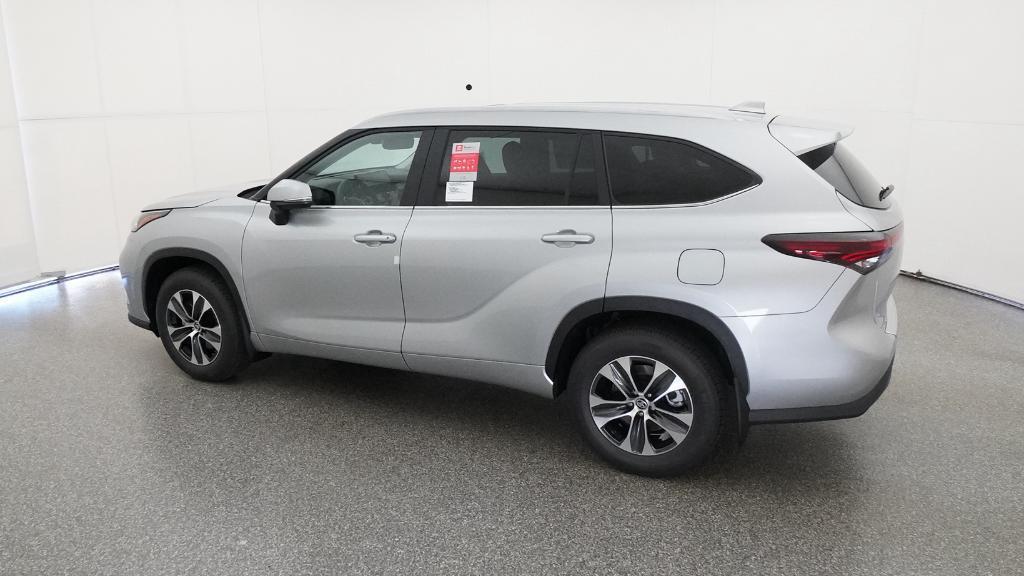 new 2025 Toyota Highlander car, priced at $46,921