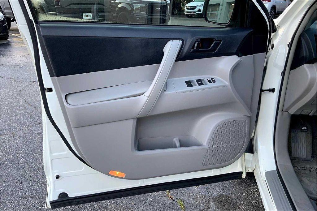 used 2010 Toyota Highlander car, priced at $4,236