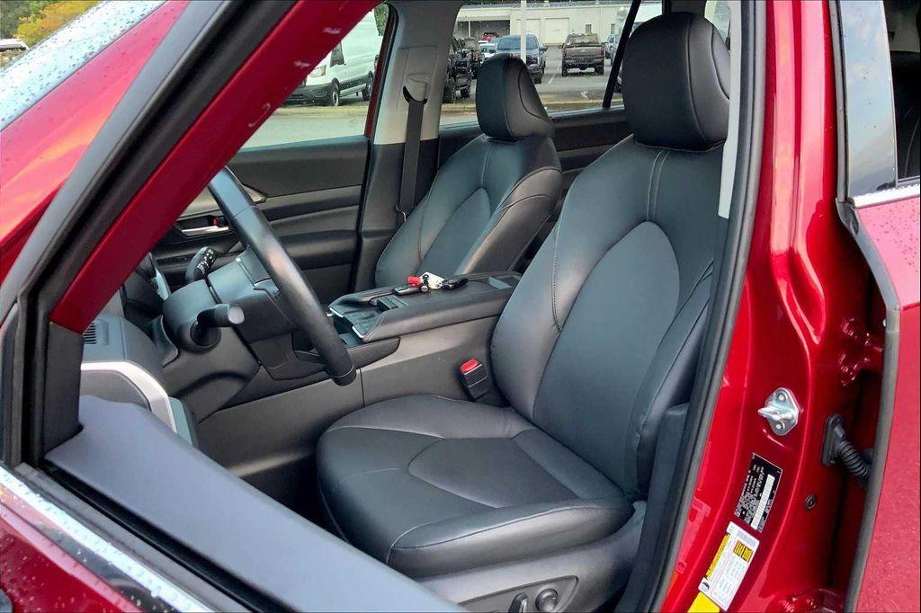 used 2024 Toyota Grand Highlander car, priced at $39,914
