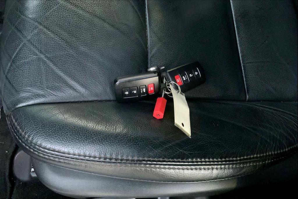 used 2016 Toyota Avalon Hybrid car, priced at $15,862