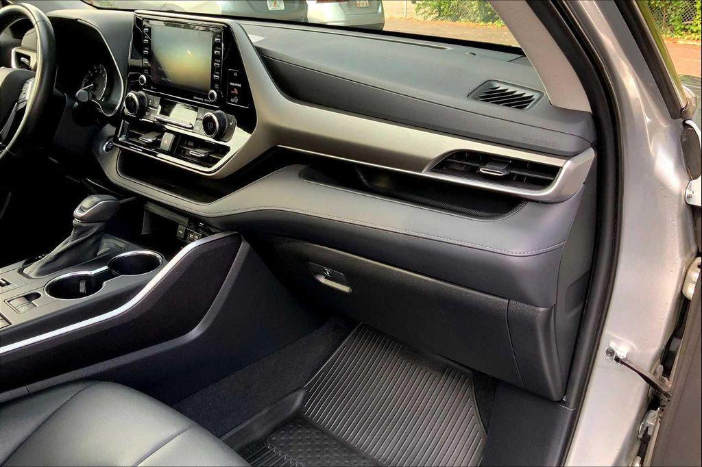used 2021 Toyota Highlander car, priced at $35,397