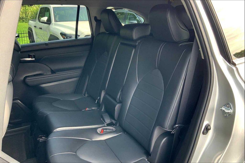 used 2021 Toyota Highlander car, priced at $35,397