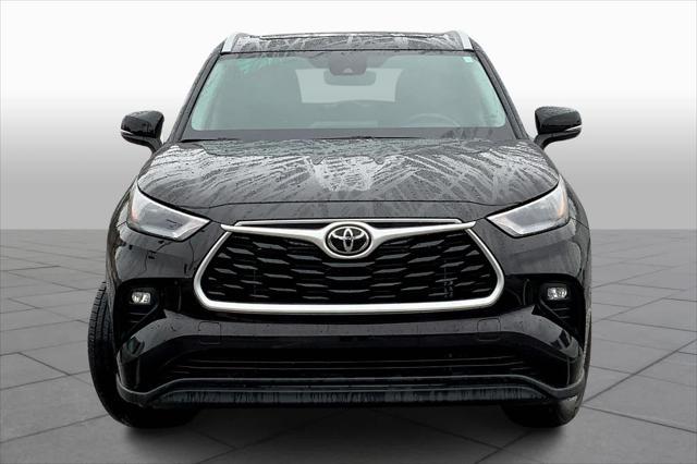 used 2022 Toyota Highlander car, priced at $34,807