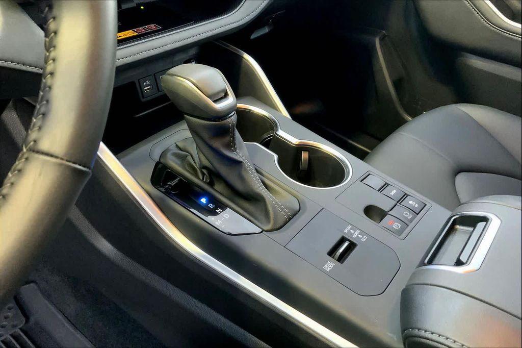 used 2025 Toyota Highlander car, priced at $44,586