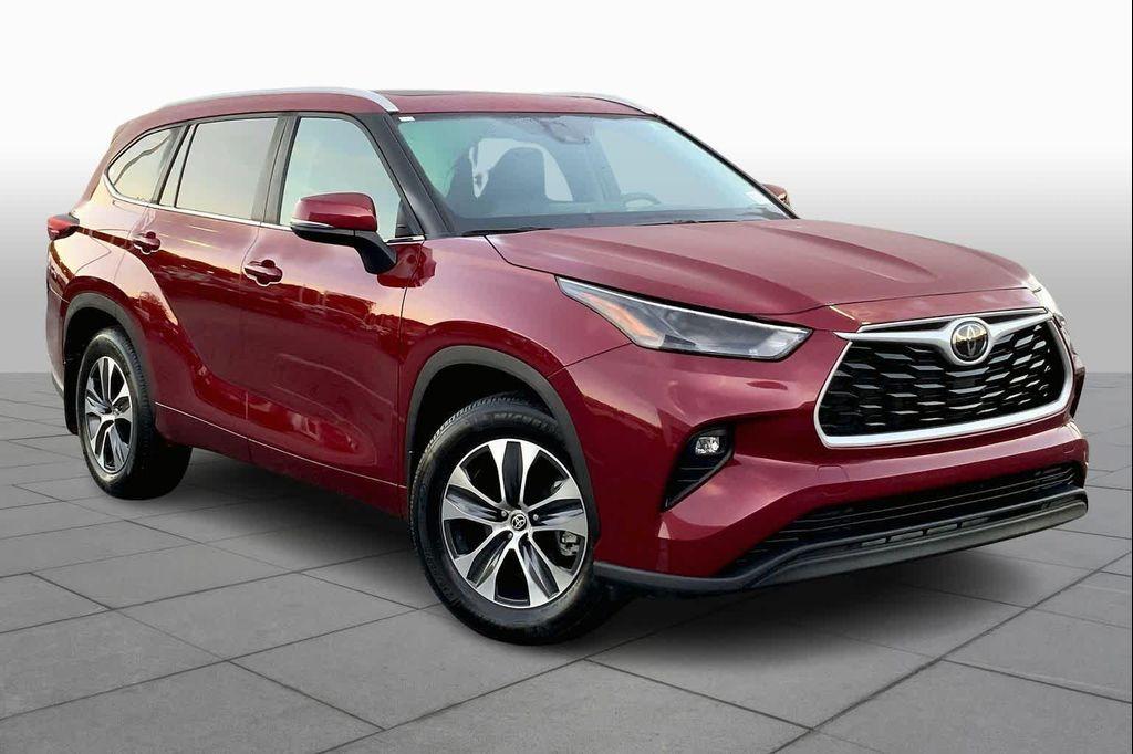 used 2025 Toyota Highlander car, priced at $44,586