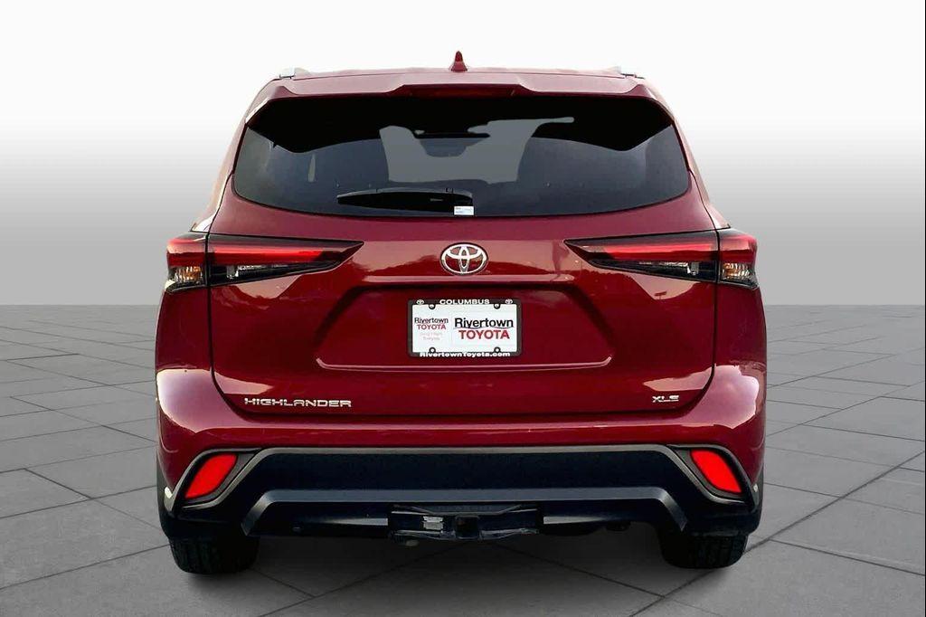 used 2025 Toyota Highlander car, priced at $44,586
