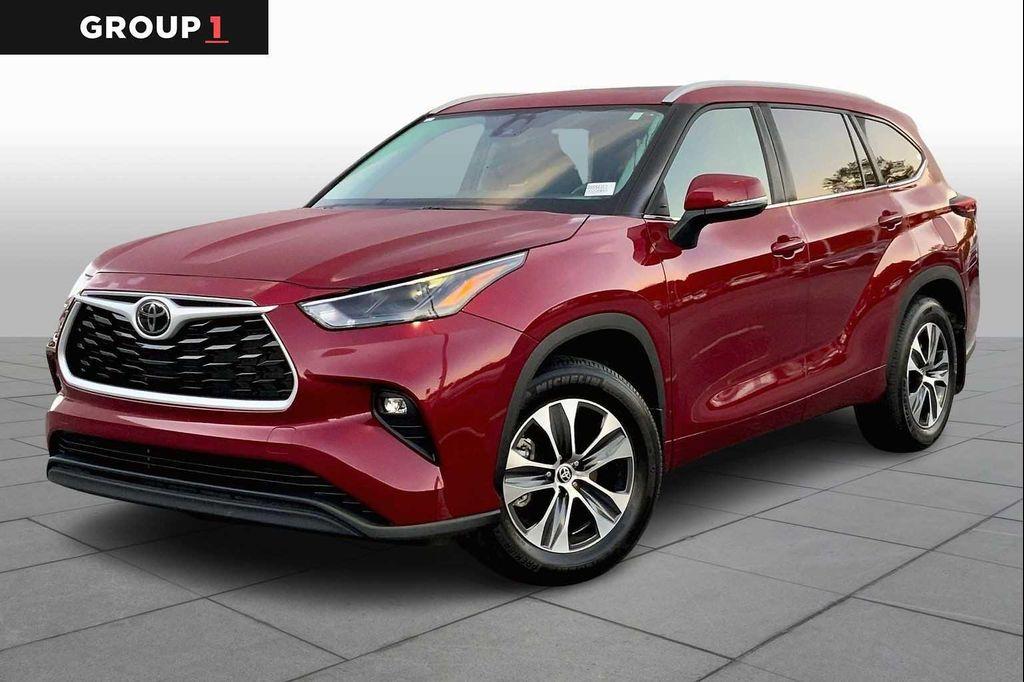 used 2025 Toyota Highlander car, priced at $44,586